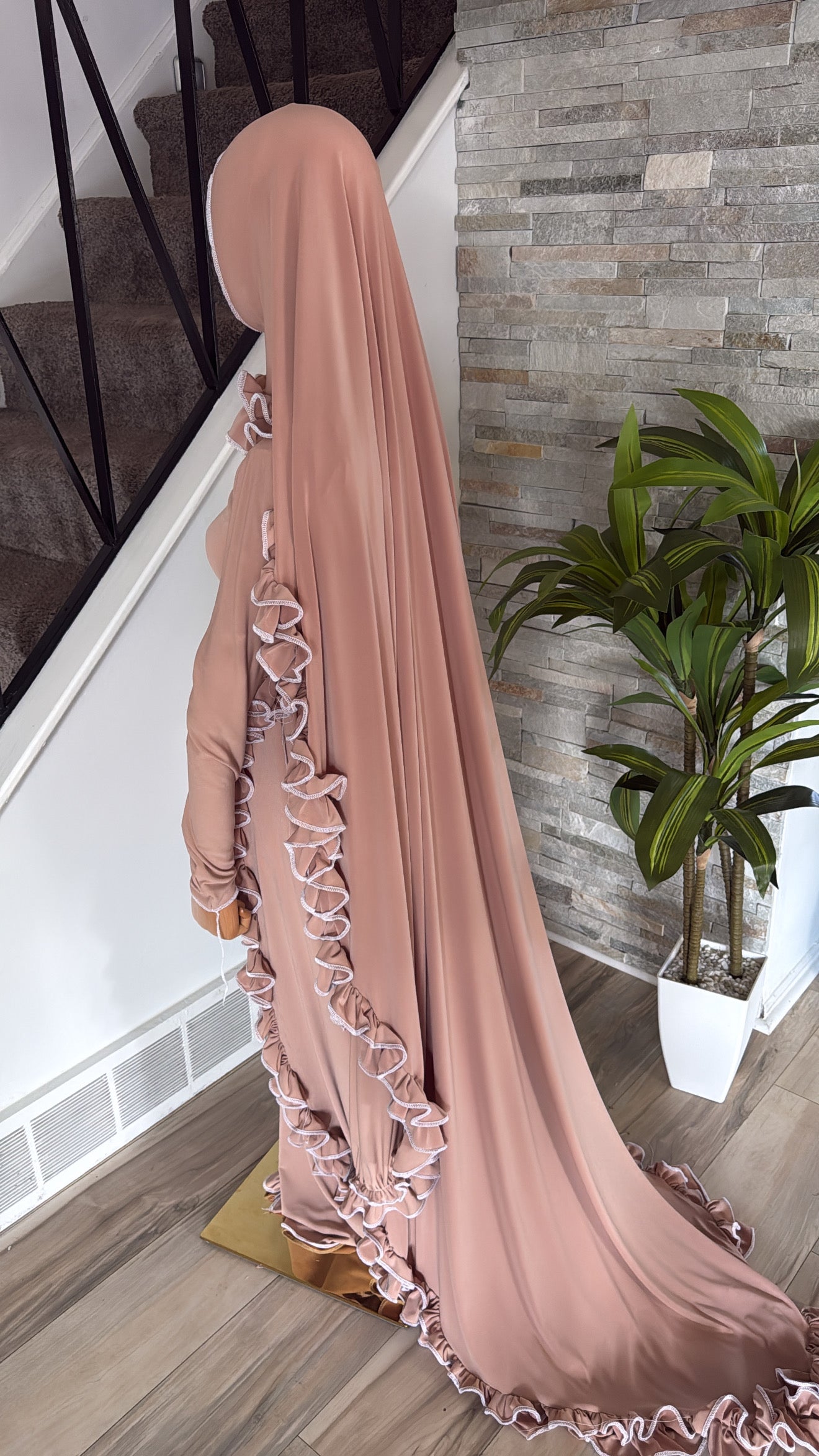 Floor-length overhead